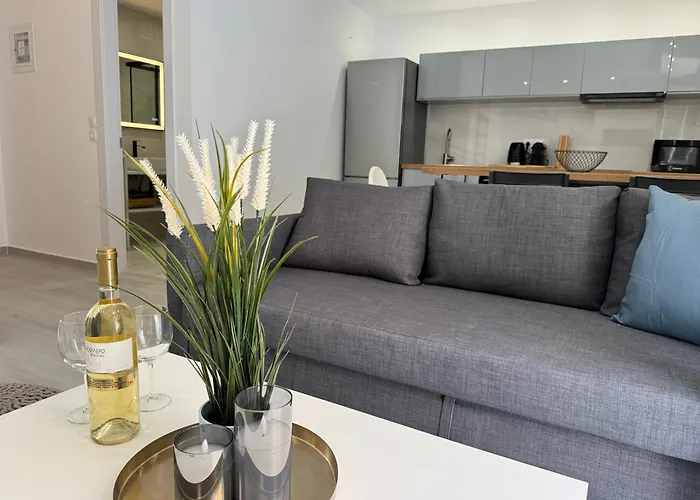 Central Suites Aegina 4